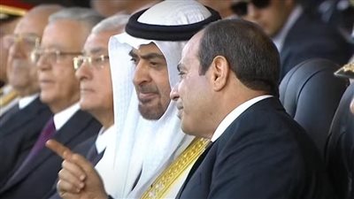 طائرة F 16 تشتبك مع مقاتلة ميج 29 أمام السيسي وبن زايد.. شاهد