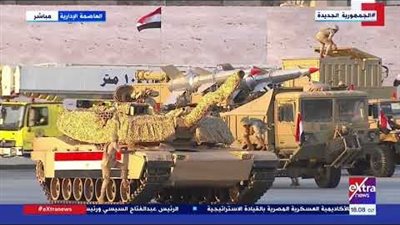 السيسي وبن زايد يشاهدان عرضا ضخما للدبابات والمدرعات.. شاهد