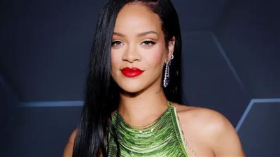 ريهانا تتألق بإطلالة كلاسيكية مع صديقها في نيويورك