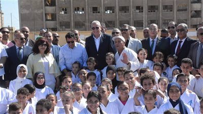 محافظ الغربية ووزيرالرياضة يفتتحان ملعب الأكريليك وحمام السباحة بكفر الزيات