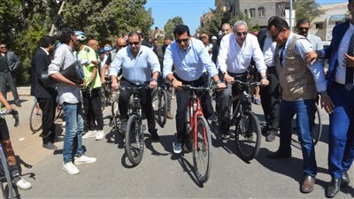 وزير الرياضة ومحافظ الغربية يتفقدان مركز شباب محمد صلاح بقرية 