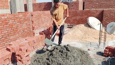 منصور عامل بناء 