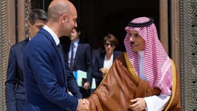 وزير خارجية السعودية يلتقي بنظيرَيه الأميركي والفرنسي لبحث المستجدات في لبنان