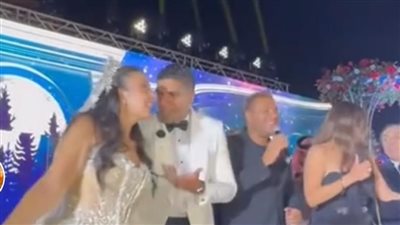 رامي صبري يُحيي حفل زفاف ابنة علاء مرسي (صور)