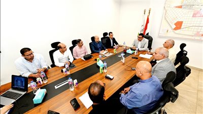 وزير الإسكان يستعرض موقف إنهاء وتسليم الوحدات لحاجزيها بـ 