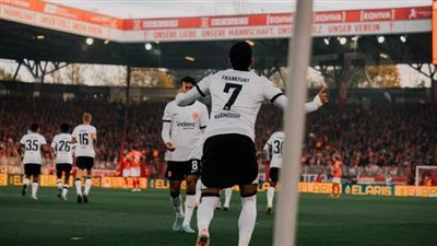 مرموش يصنع هدف التقدم لـ فرانكفورت أمام بايرن ميونخ 