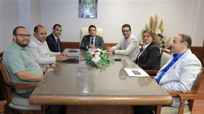 نائب محافظ سوهاج يبحث توصيل الغاز الطبيعي لجميع المستشفيات