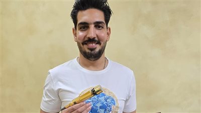  اهداء ميكروفون العندليب للمطرب الصاعد محمود راتب