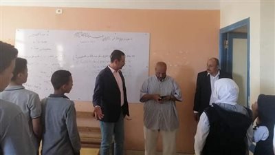 مدير تعليم دشنا يحيل مدرسة الشهيد منتصر حسن رشوان للشئون القانونية