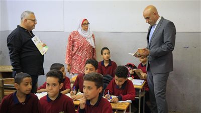 وزير التربية والتعليم يجري جولة تفقدية في مدارس عين شمس