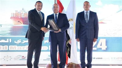 تكريم مدير إدارة البيئة والسلامة بميناء سفاجا 