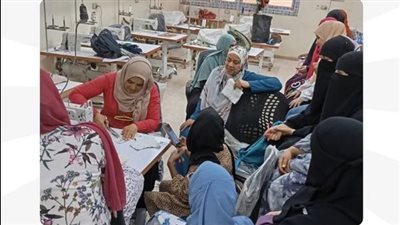 وزارة العمل تتابع تنفيذ برامج التدريب المجانية لتأهيل الشباب بالجيزة