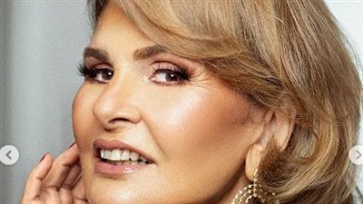 العمر مجرد رقم.. يسرا بالأخضر في عمر العشرين (صور)