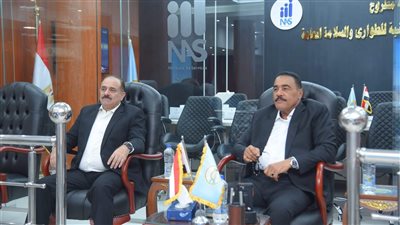 محافظ مطروح يتفقد مركز السيطرة للشبكة الوطنية للطوارئ والسلامة العامة 