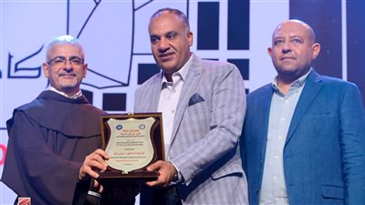 تكريم الدكتور حسين بكر كعضو لجنة تحكيم بمهرجان 