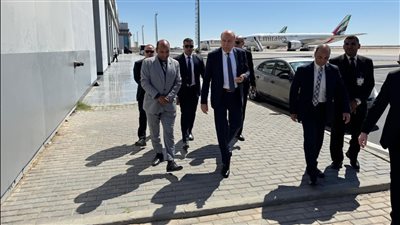 وزير الطيران يتابع حركة التشغيل والمواقع التوسعية بمطار العلمين 