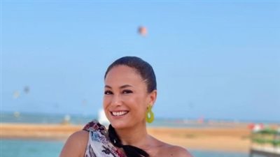 هند صبري تتألق بالزهور وتروج مسلسل البحث عن علا 2