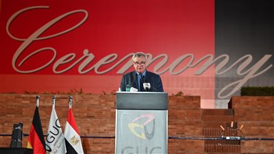 السفير الألماني ينبهر بإمكانيات الجامعة الألمانية بالقاهرة