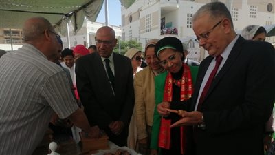 بحضور 