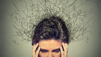 دراسة تكشف العلاقة بين السقوط المتكرر والإصابة بالخرف