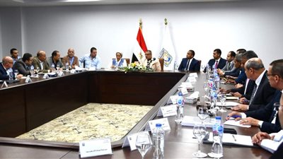 محافظ جنوب سيناء يترأس اجتماع الجهات المشاركة في تنفيذ مشروع التجلي الأعظم