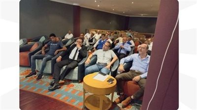 وزارة العمل تنظم ندوة 