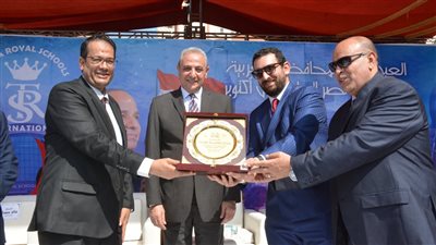 محافظ الغربية يفتتح المعرض الفني ويشهد احتفالية بمدرسة رويال للغات