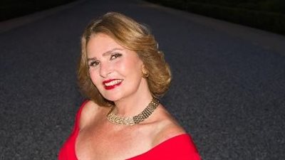  يسرا تبرز أنوثتها بتوقيع إيلي صعب وسعره خرافي