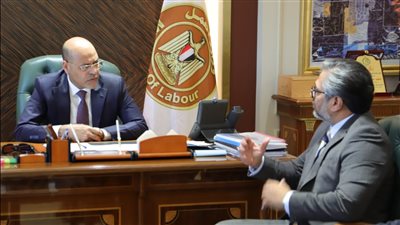 وزير العمل يعلن توفير 2000 فرصة عمل في 