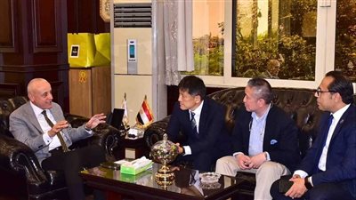 القنصل الياباني والملحق الطبي يتفقدان منشآت الرعاية الصحية بالأقصر