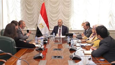 وزير العمل يلتقي وفدًا من 