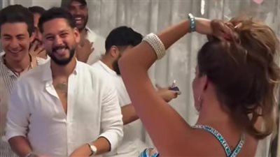 مراته جيباله رقاصة.. محمود شاهين في مرمى النيران بعد حفل عيد ميلاده (شاهد)