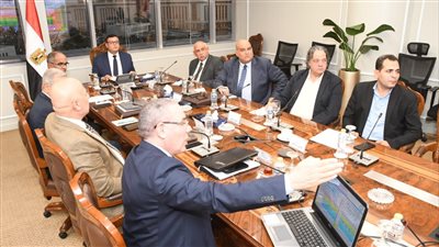 وزير الإسكان يتابع الموقف الحالى لمشروعات تحلية مياه البحر حتى عام 2050