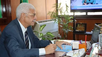 رئيس جامعة المنوفية يستعرض الأنشطة والفعاليات بالمكتبات 