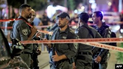 عملية طعن في تل أبيب.. وإسرائيل مذهولة من جنسية المنفذ (فيديو)