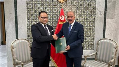 السفير المصري لدى تونس يقدم صورة أوراق اعتماده إلى وزير الخارجية التونسي