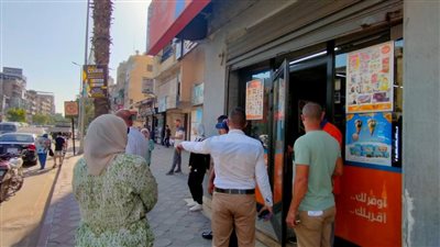 حملة تفتيشية بدمنهور لمتابعة تراخيص المحلات التجارية