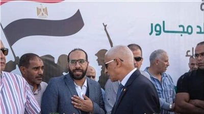 محافظ شمال سيناء يشهد اصطفاف شاحنات المواد الغذائية المقدمة من مصر الخير