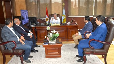 محافظ الغربية يناقش سير العمل بمصنع تدوير ومعالجة المخلفات الصلبة بدفرة