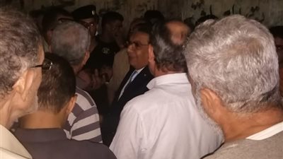 محافظ الدقهلية يتجول منفردا بشوارع المنصورة.. لهذا السبب 