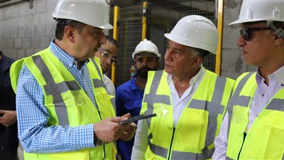 وزير قطاع الأعمال  يتفقد مصانع 