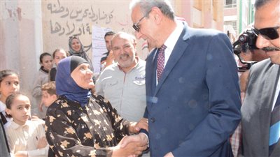 محافظ الغربية يلتقى عددا من المواطنين ويستمع إلى مطالبهم ومشكلاتهم 