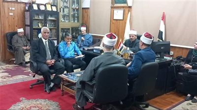 رئيس منطقة سوهاج الأزهرية يلتقي موجهي العموم 