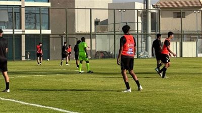 ميكالي يقيم اللاعبين في وديتين بمعسكر منتخب الشباب 