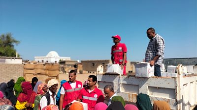 الهلال الأحمر يواصل تقديم الخدمات لأهالى حلايب وشلاتين