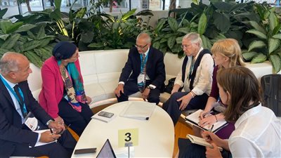 وزيرة البيئة تعقد عددا مع اللقاءات الثنائية مع ممثلي دول الصين وسنغافورة والولايات المتحدة  