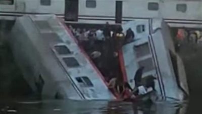 قطار نوم .. تفاصيل تصادم قطار وجرار بالمنيا وسقوط عربتين في ترعة الإبراهيمية