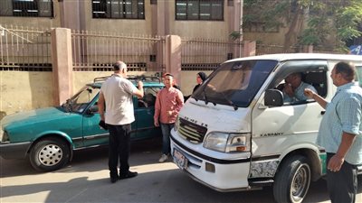 لعدم التزامه بخط السير.. سحب سيارة سرفيس خط (2) بالعاشر من رمضان وتغريم السائق