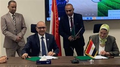 المصرية لنقل الكهرباء توقع عقدين مع شركة مدكور 