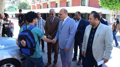 رئيس جامعة سوهاج يتابع انتظام العملية التعليمية 